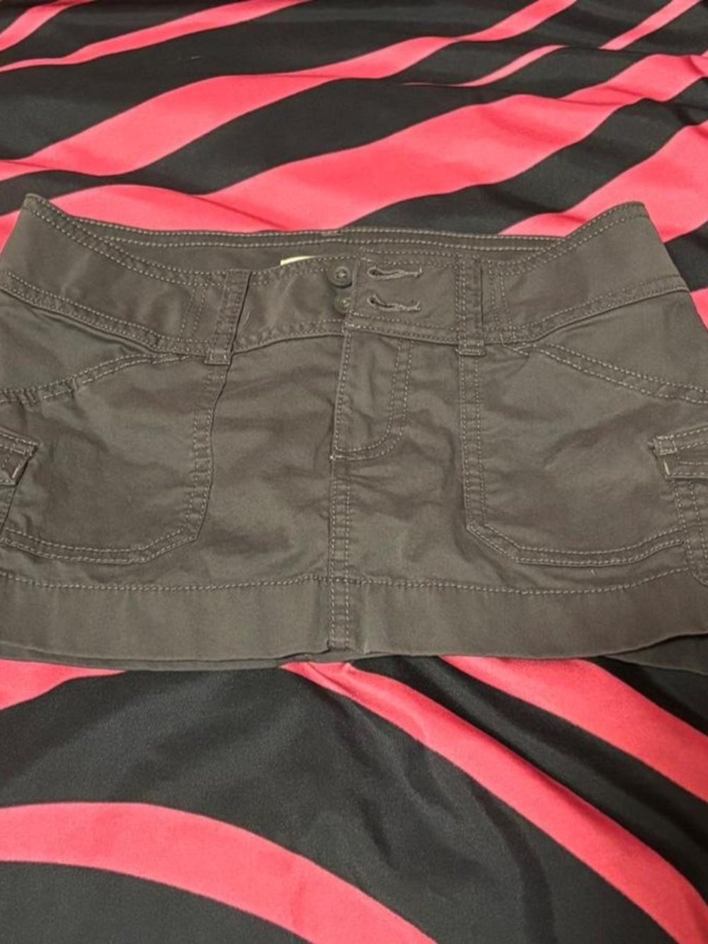 brand new hollister low rise mini skirt - size 000 or waist size 23